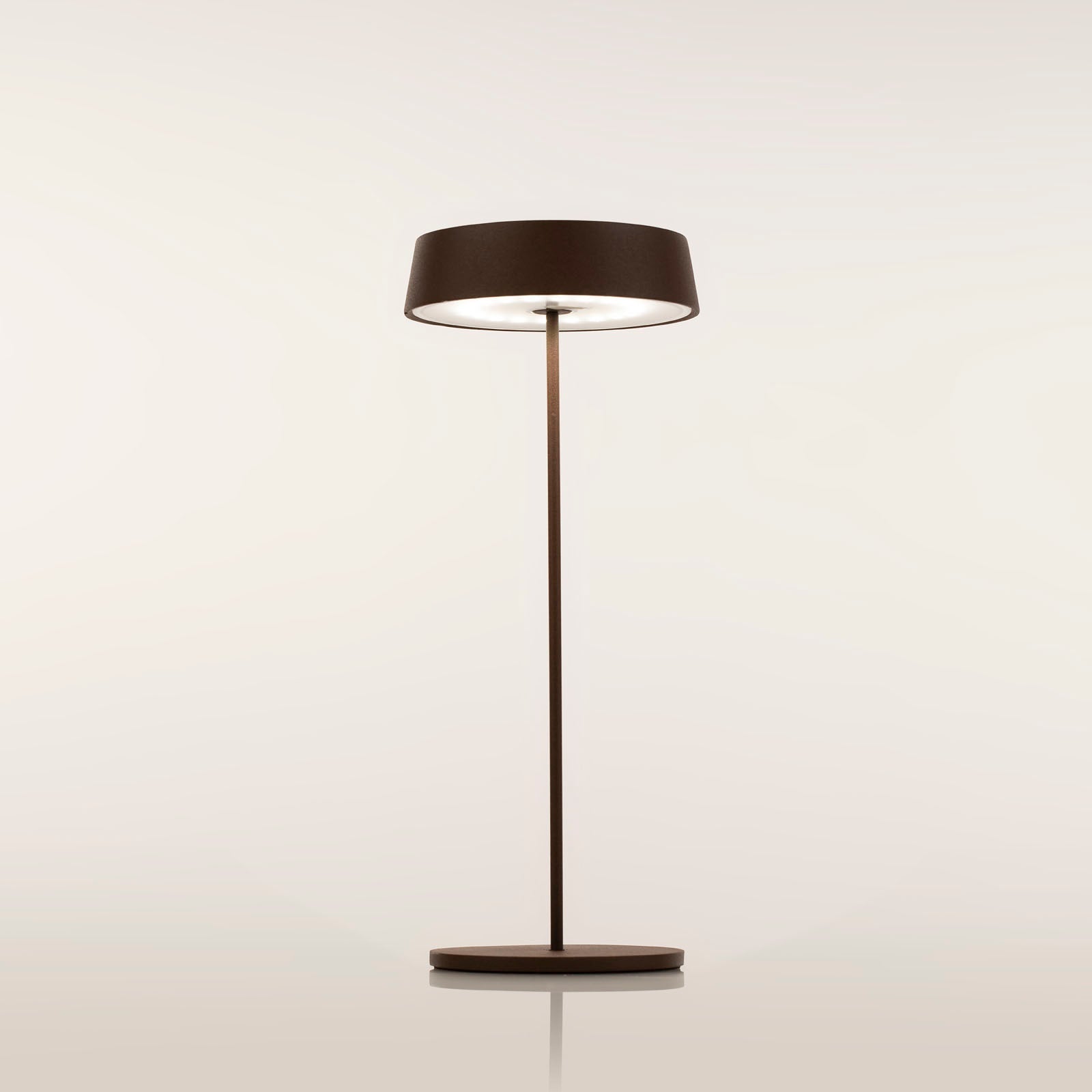 Wiederaufladbare BISTROT Corten-Tischlampe