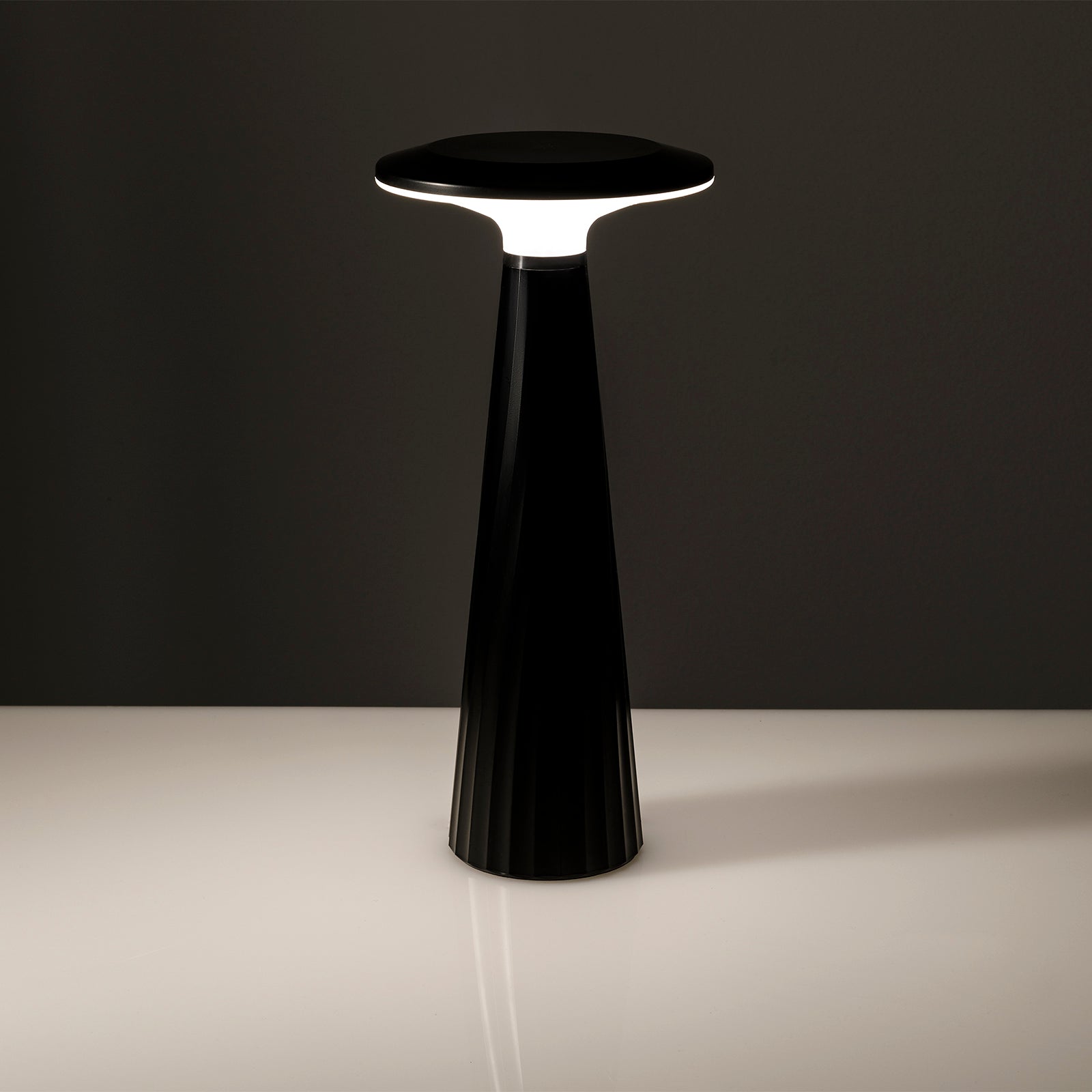 CANNES schwarze LED-Tischleuchte