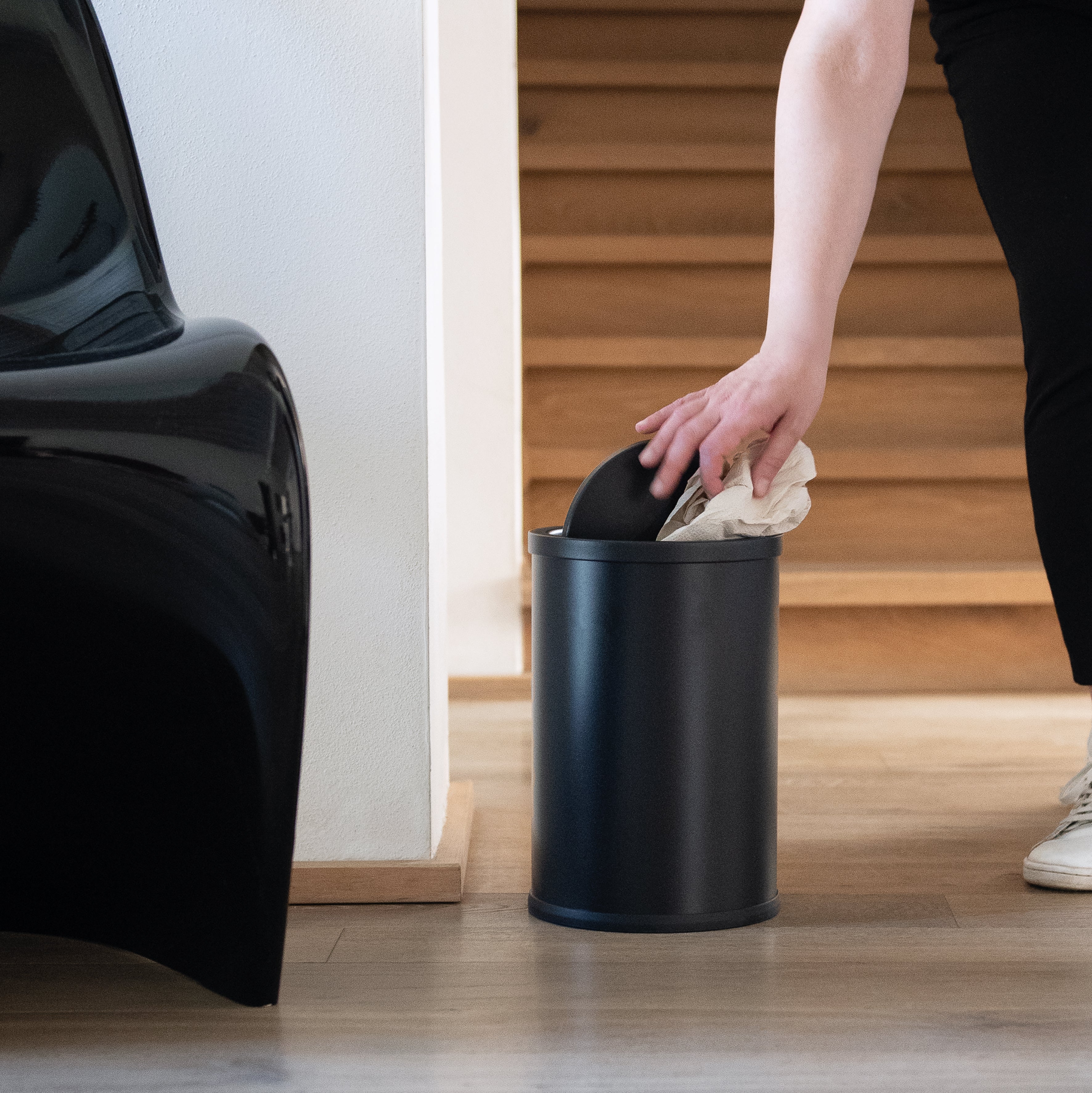 Bidone gettacarte c/coperchio 9L EVAN nero