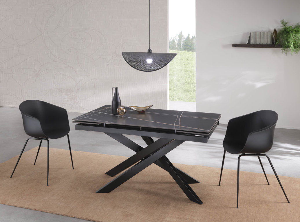 Set mit 2 schwarzen POINT-Stühlen