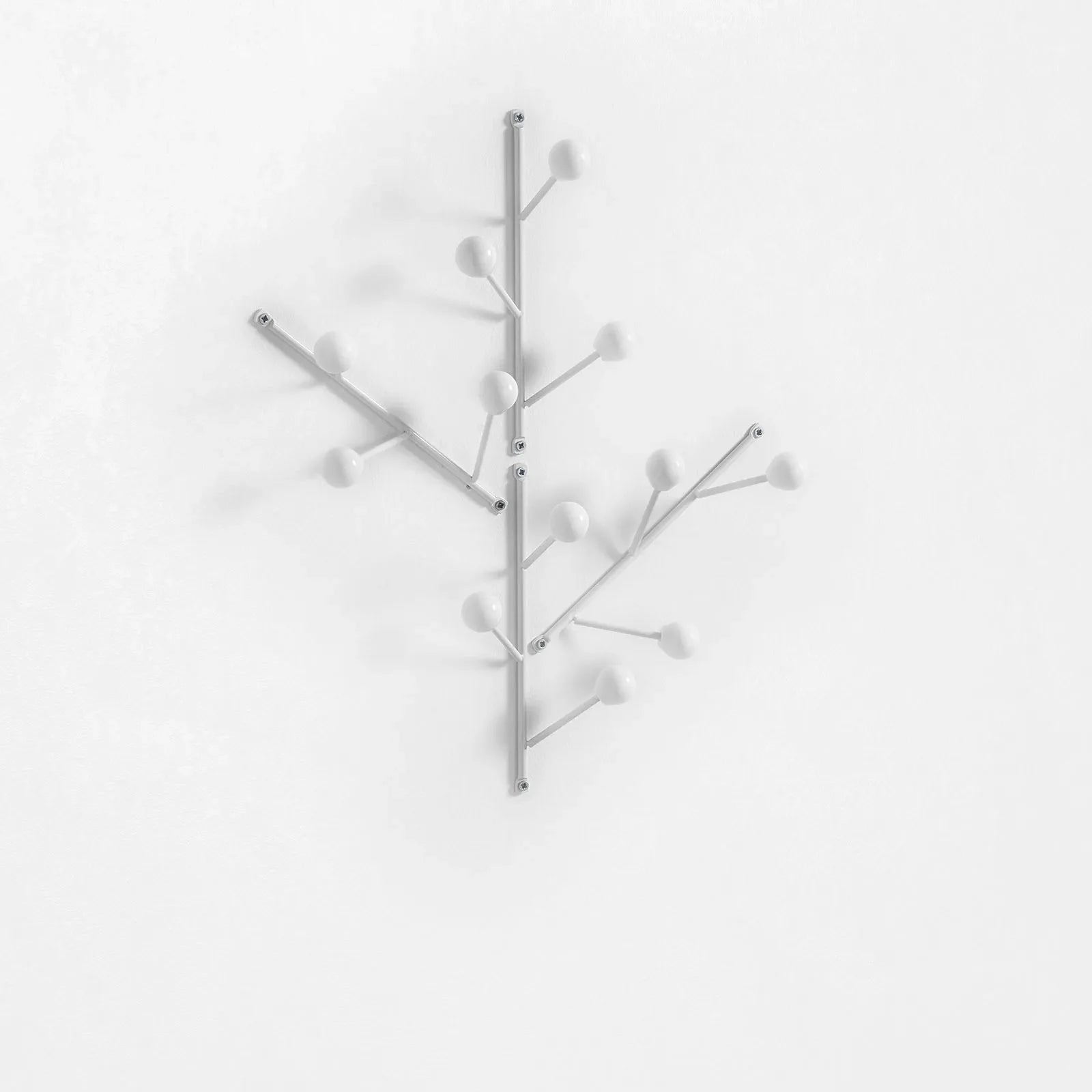 Set of 4 white KI coat hangers