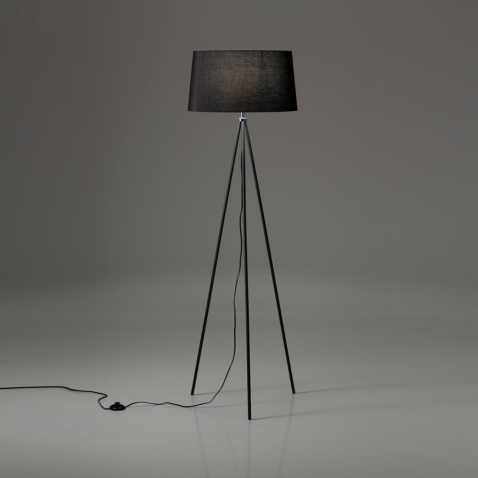 Thaton schwarze Stehlampe