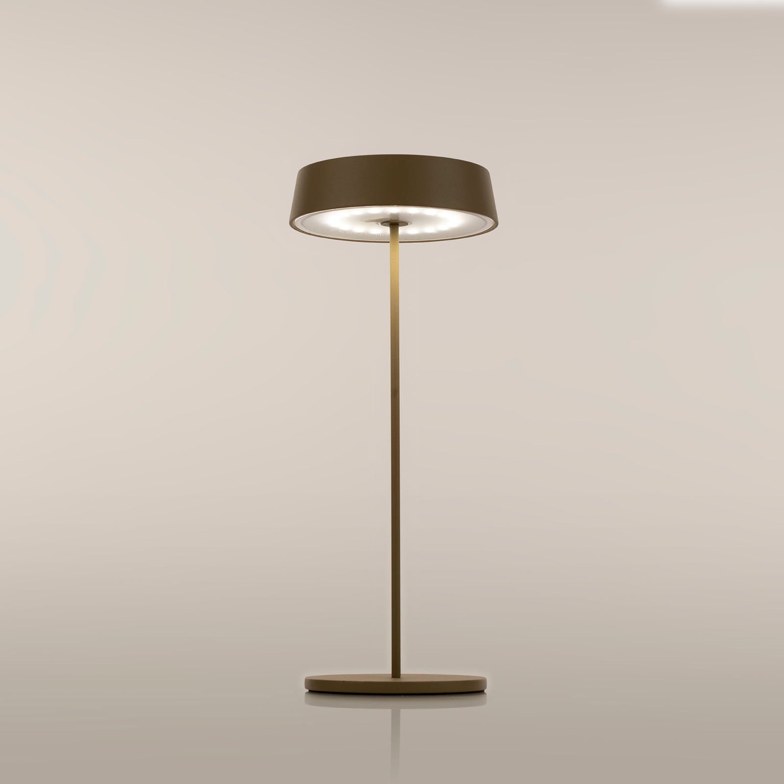 Goldfarbene wiederaufladbare Tischlampe BISTROT