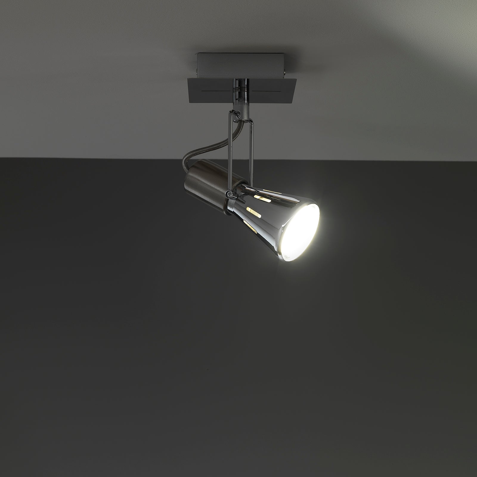 ROY verstellbarer Chrom-Strahler
