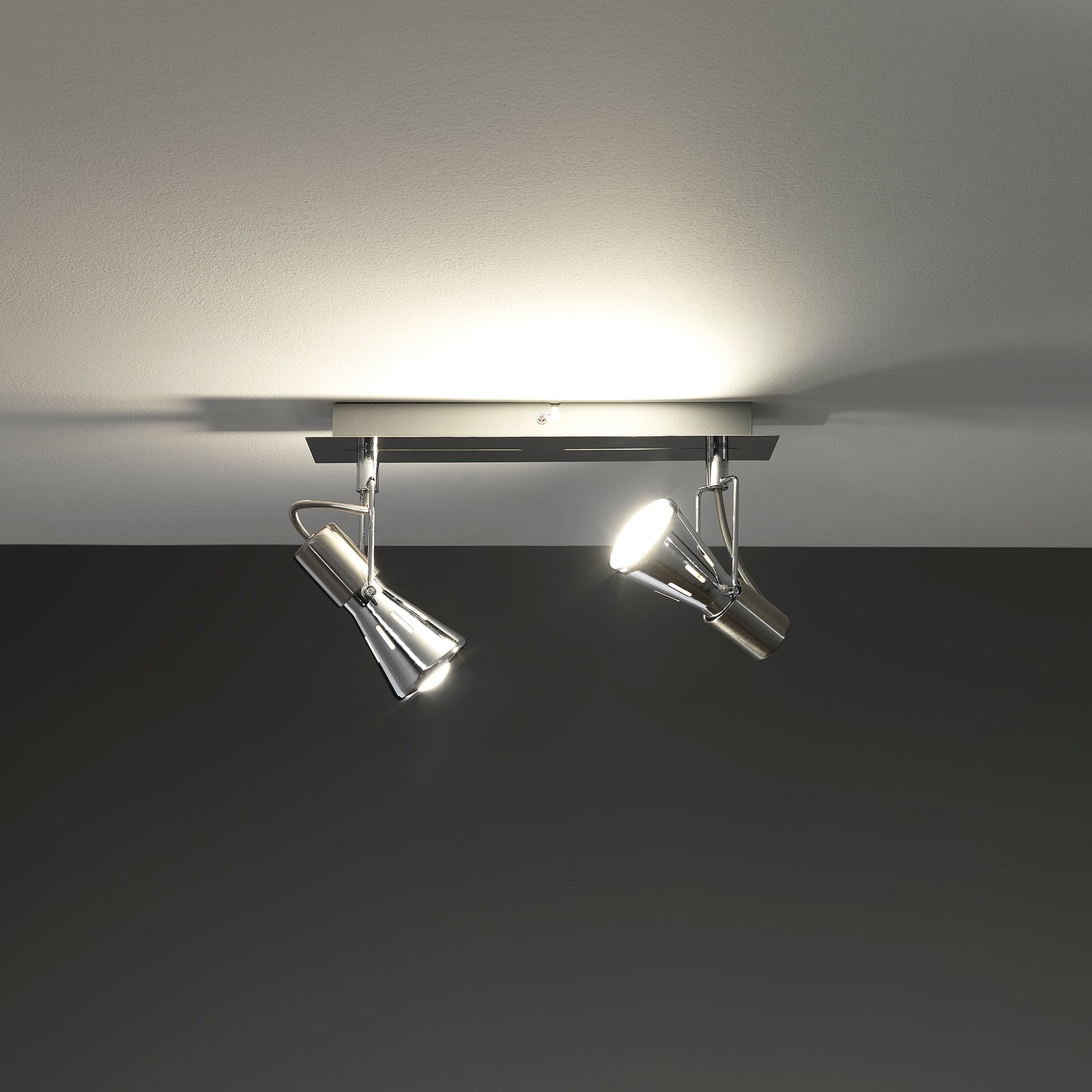 ROY verstellbarer Chrom-Strahler