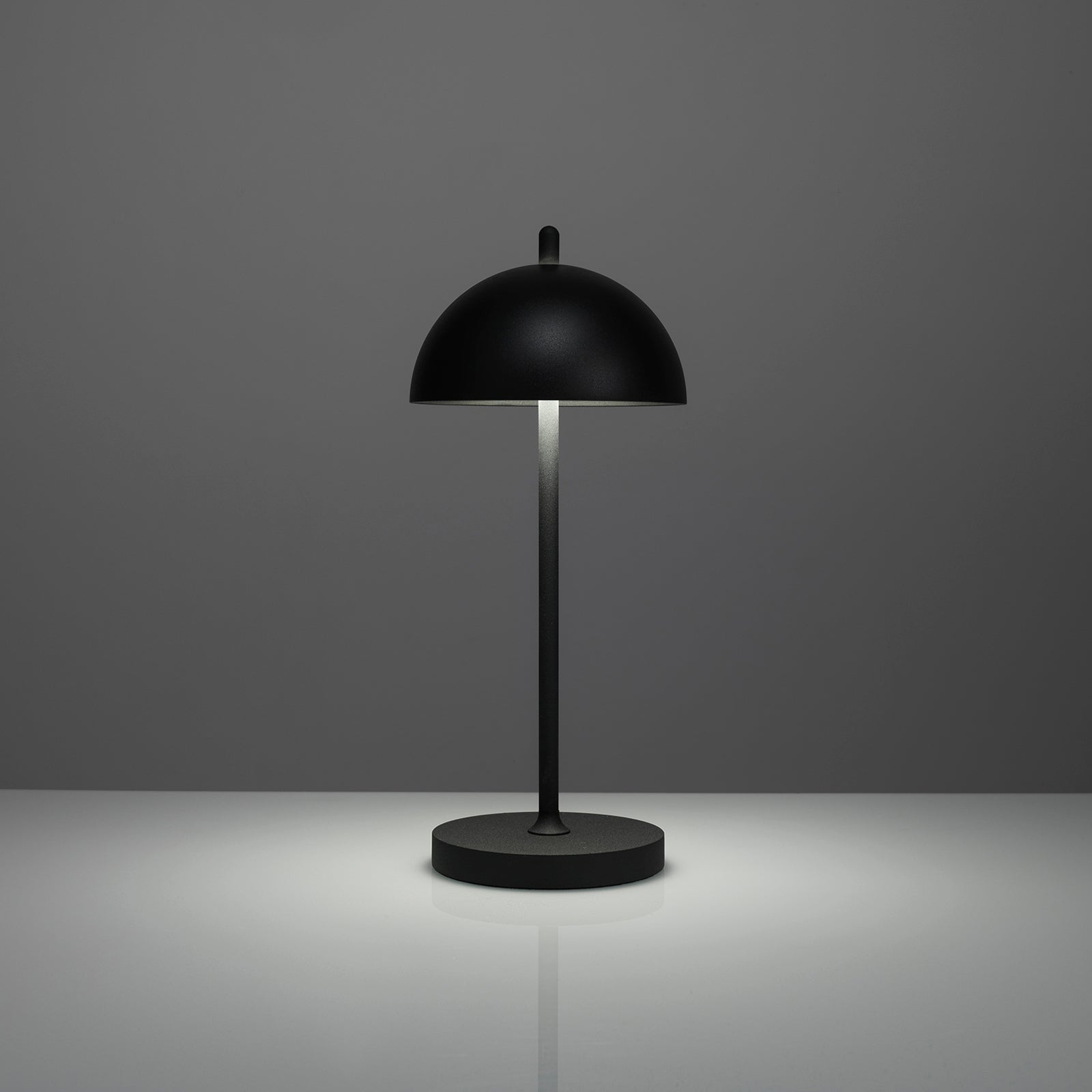 KRIO wiederaufladbare Tischlampe schwarz