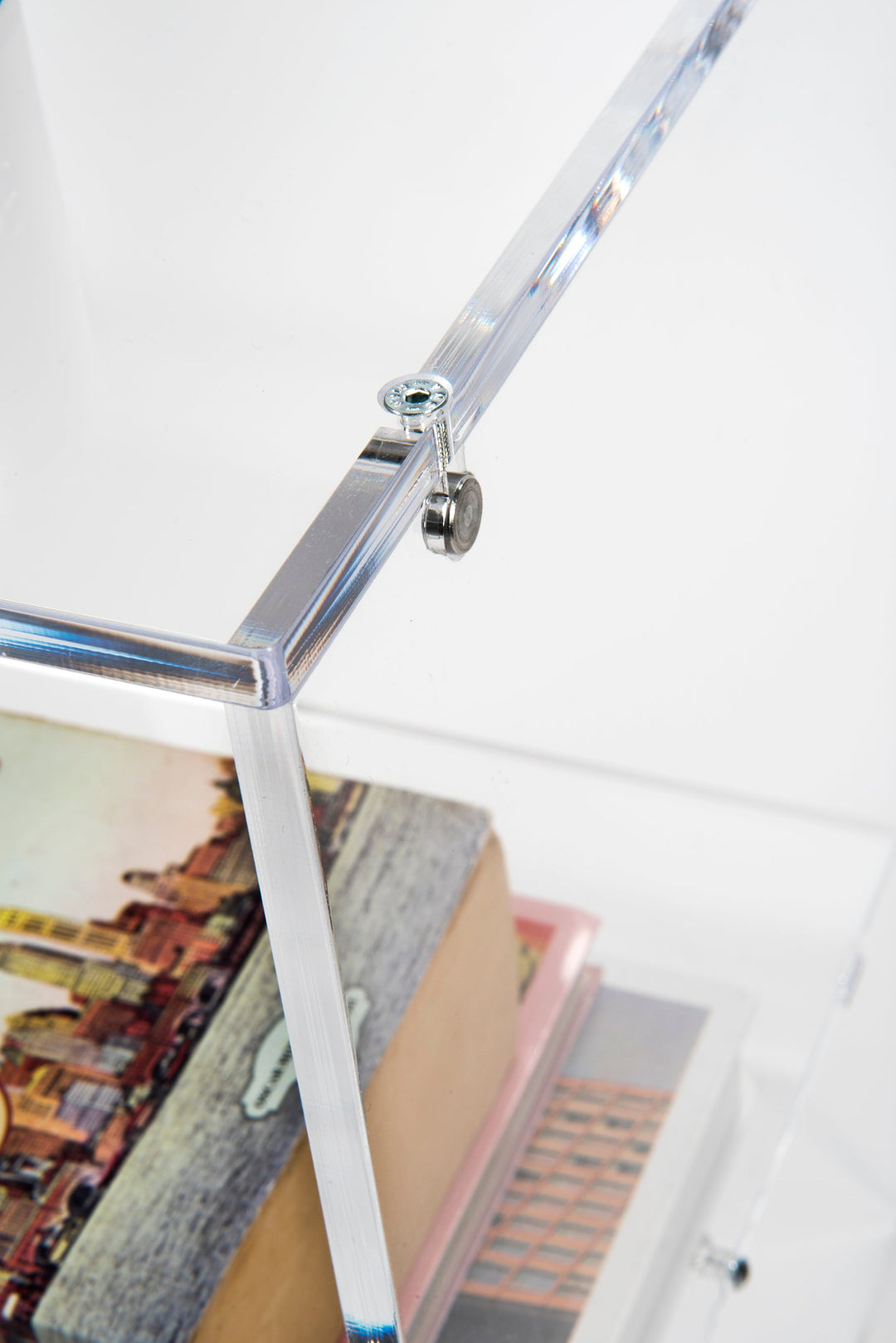 THEEO transparent coffee table