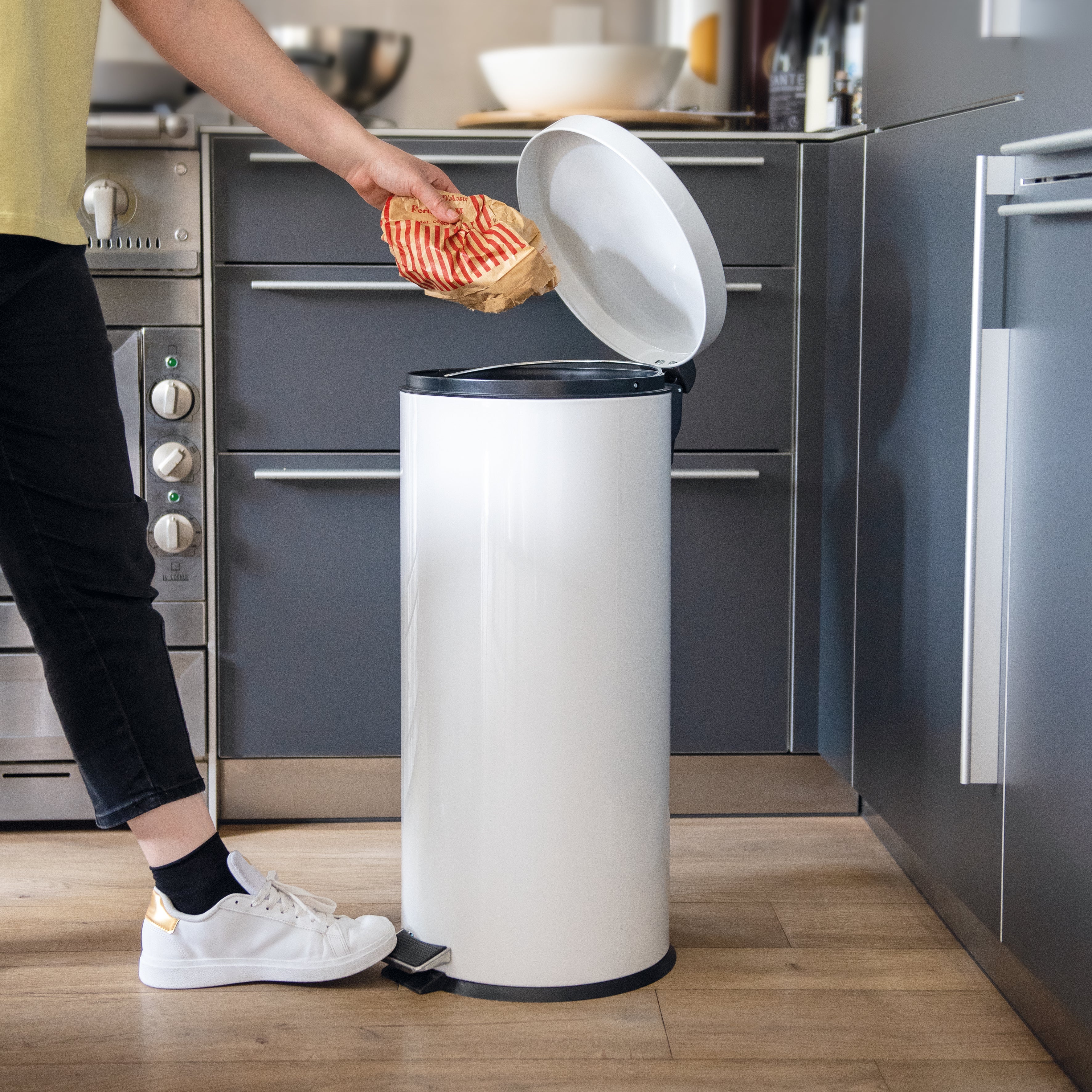 Bidone c/pedale 30L LELLO bianco