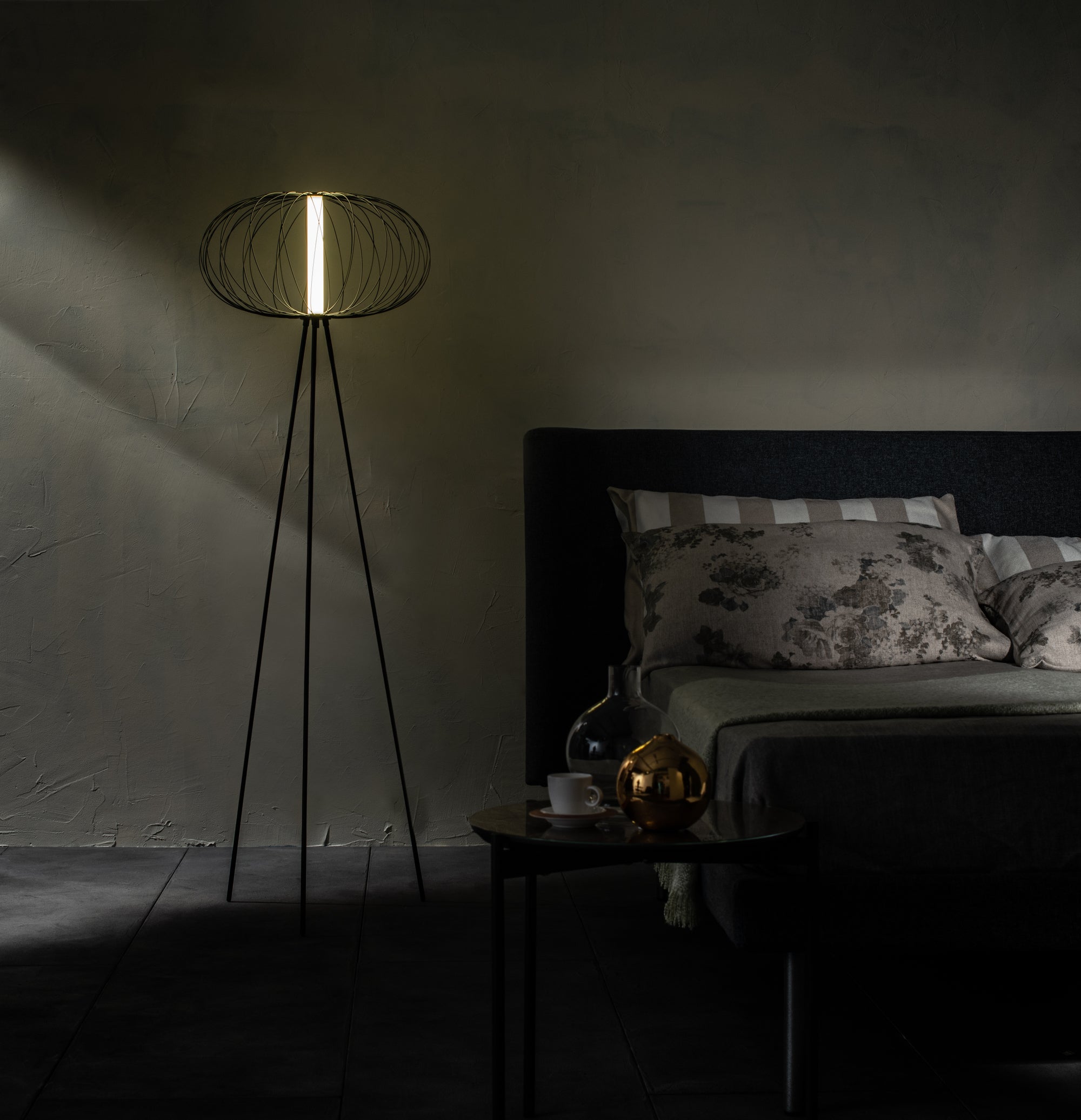 BEATRICE black LED floor lamp