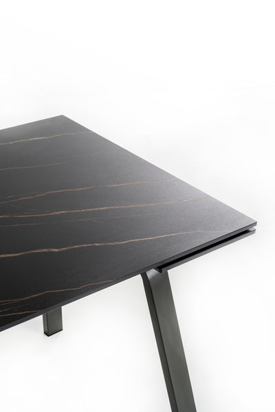 LEIK black extendable table