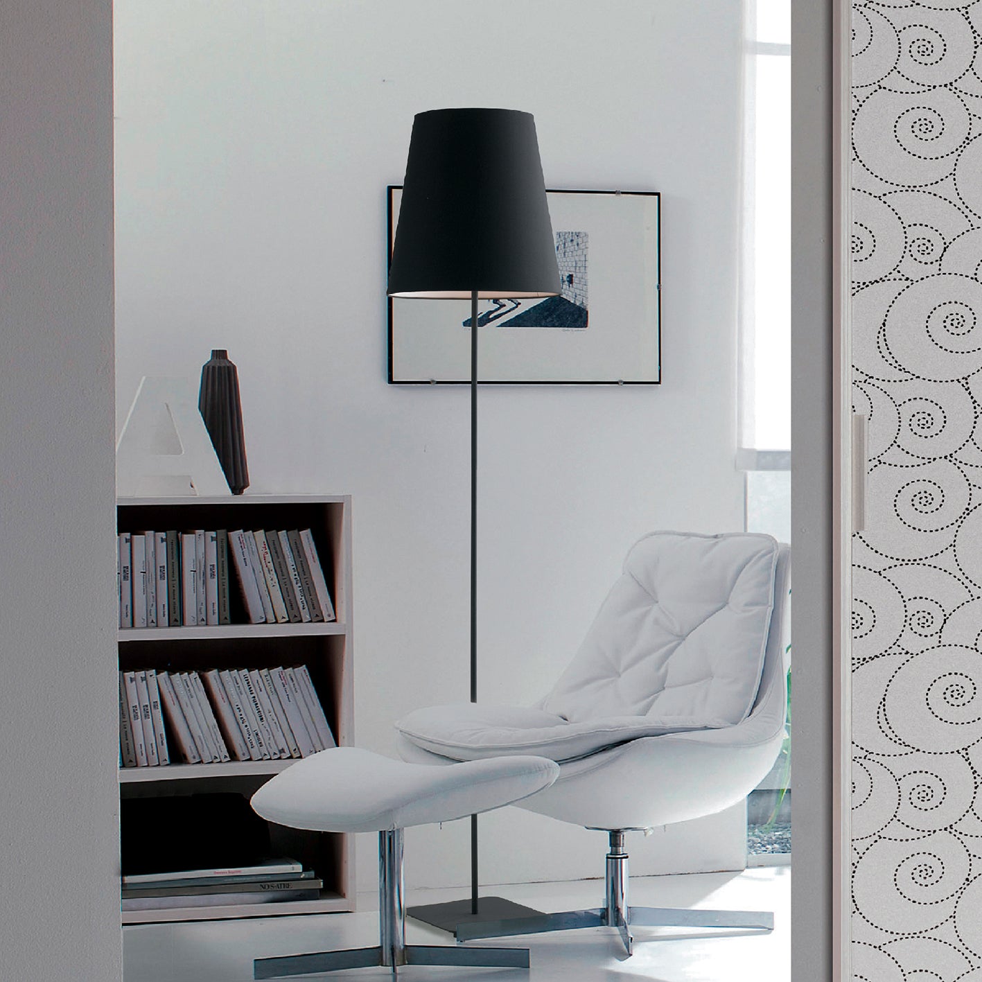 HILLS black floor lamp